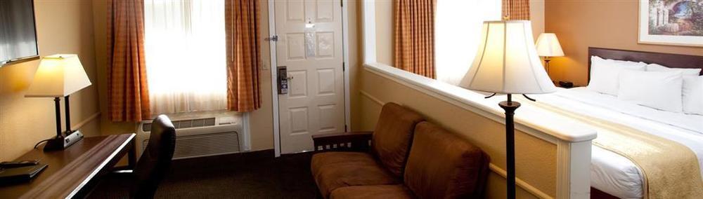 Red Lion Inn & Suites Cathedral City Palm Springs Стая снимка