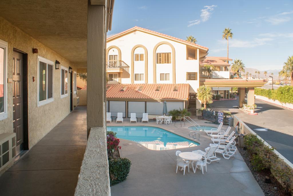 Red Lion Inn & Suites Cathedral City Palm Springs Екстериор снимка