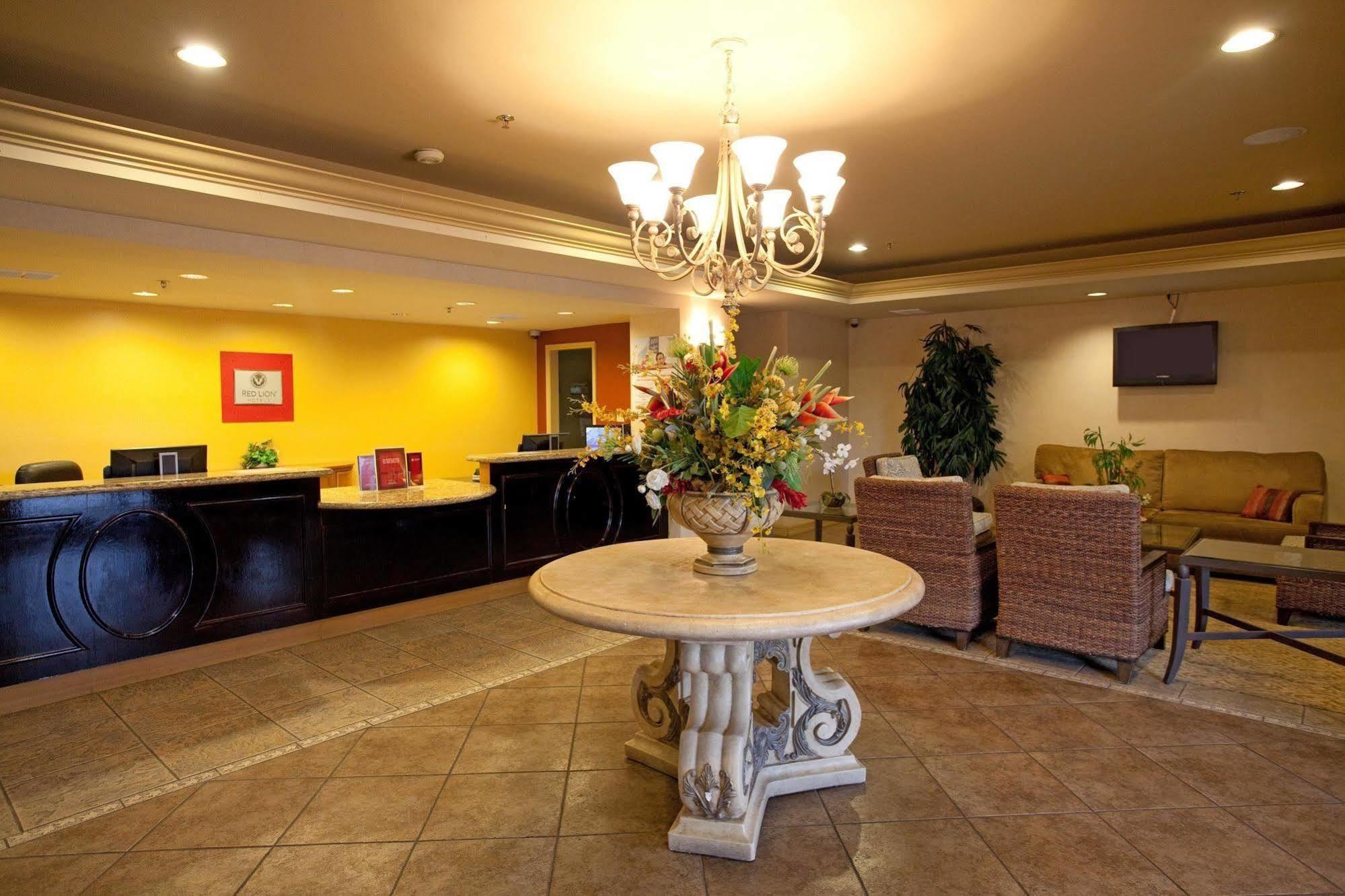 Red Lion Inn & Suites Cathedral City Palm Springs Екстериор снимка
