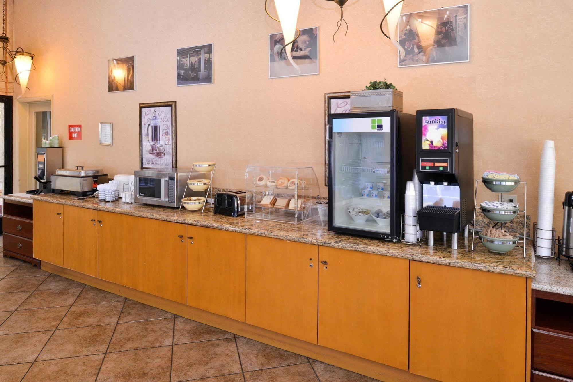 Red Lion Inn & Suites Cathedral City Palm Springs Екстериор снимка