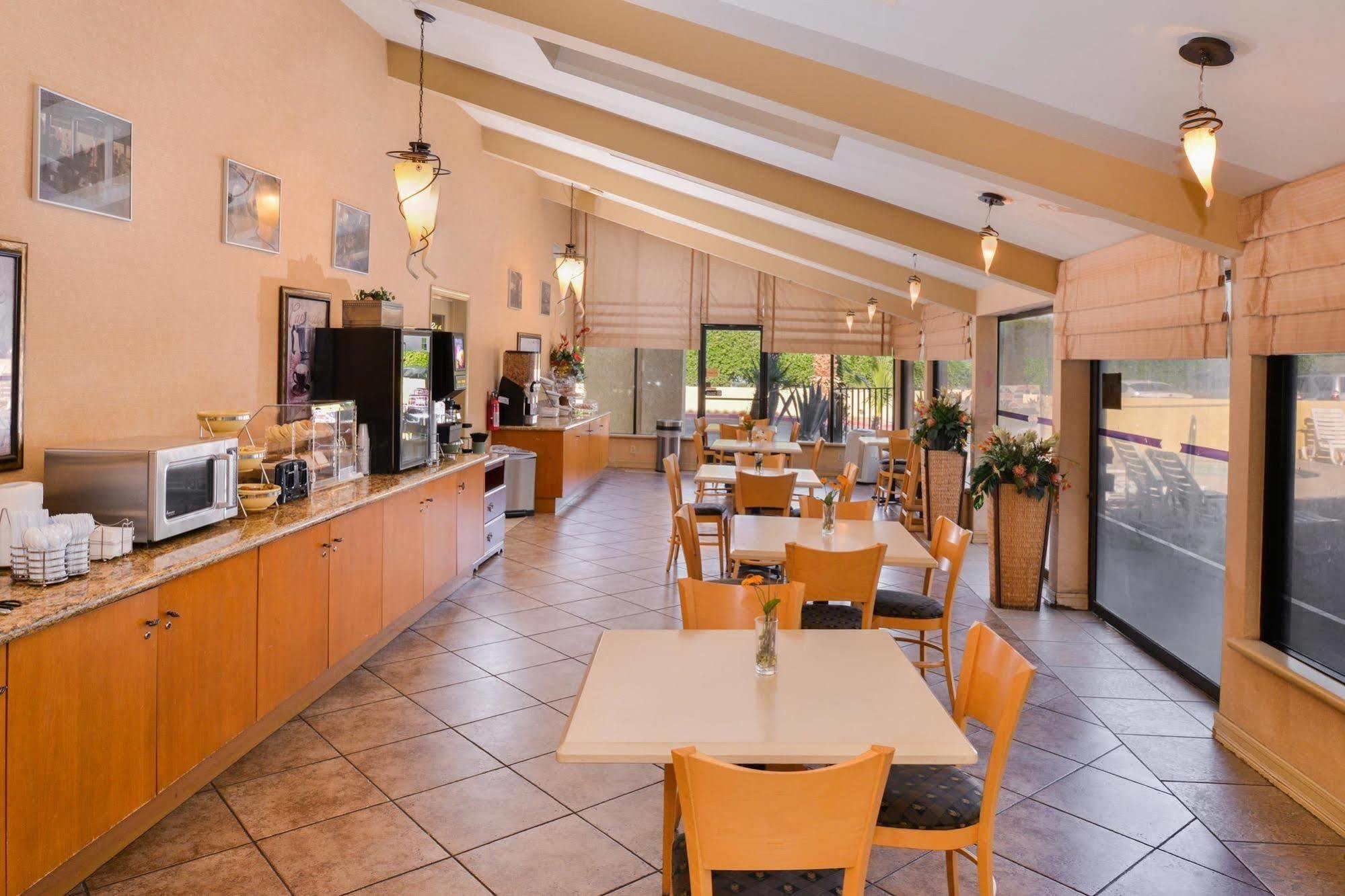 Red Lion Inn & Suites Cathedral City Palm Springs Екстериор снимка