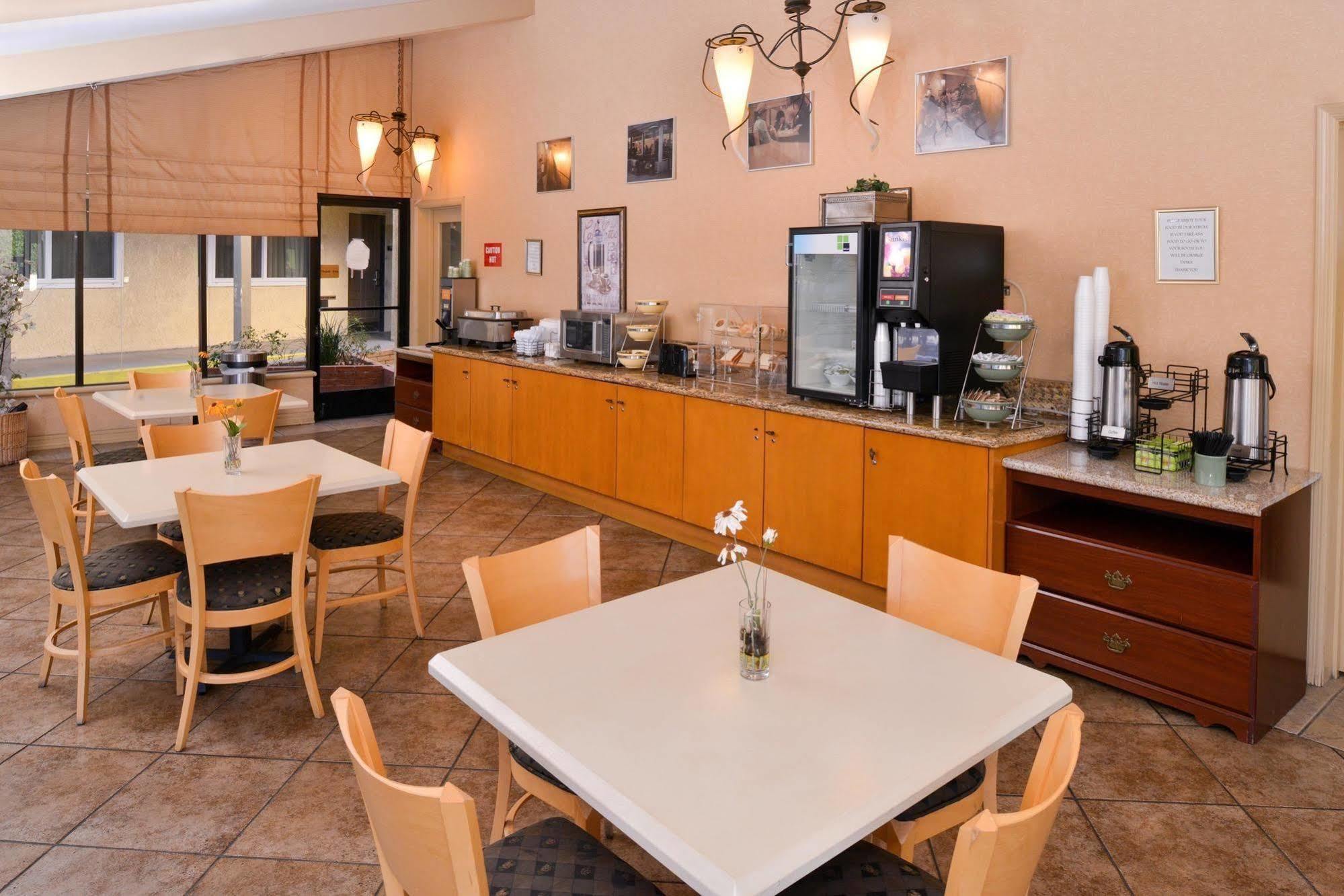 Red Lion Inn & Suites Cathedral City Palm Springs Екстериор снимка