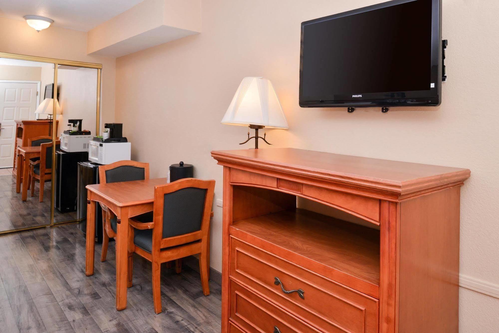 Red Lion Inn & Suites Cathedral City Palm Springs Екстериор снимка
