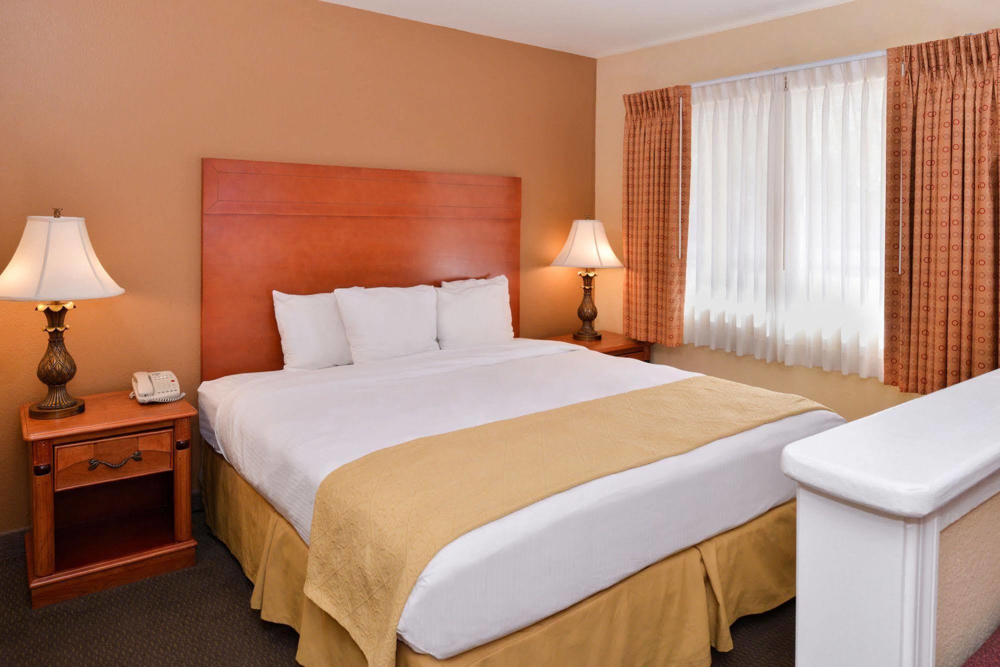 Red Lion Inn & Suites Cathedral City Palm Springs Екстериор снимка