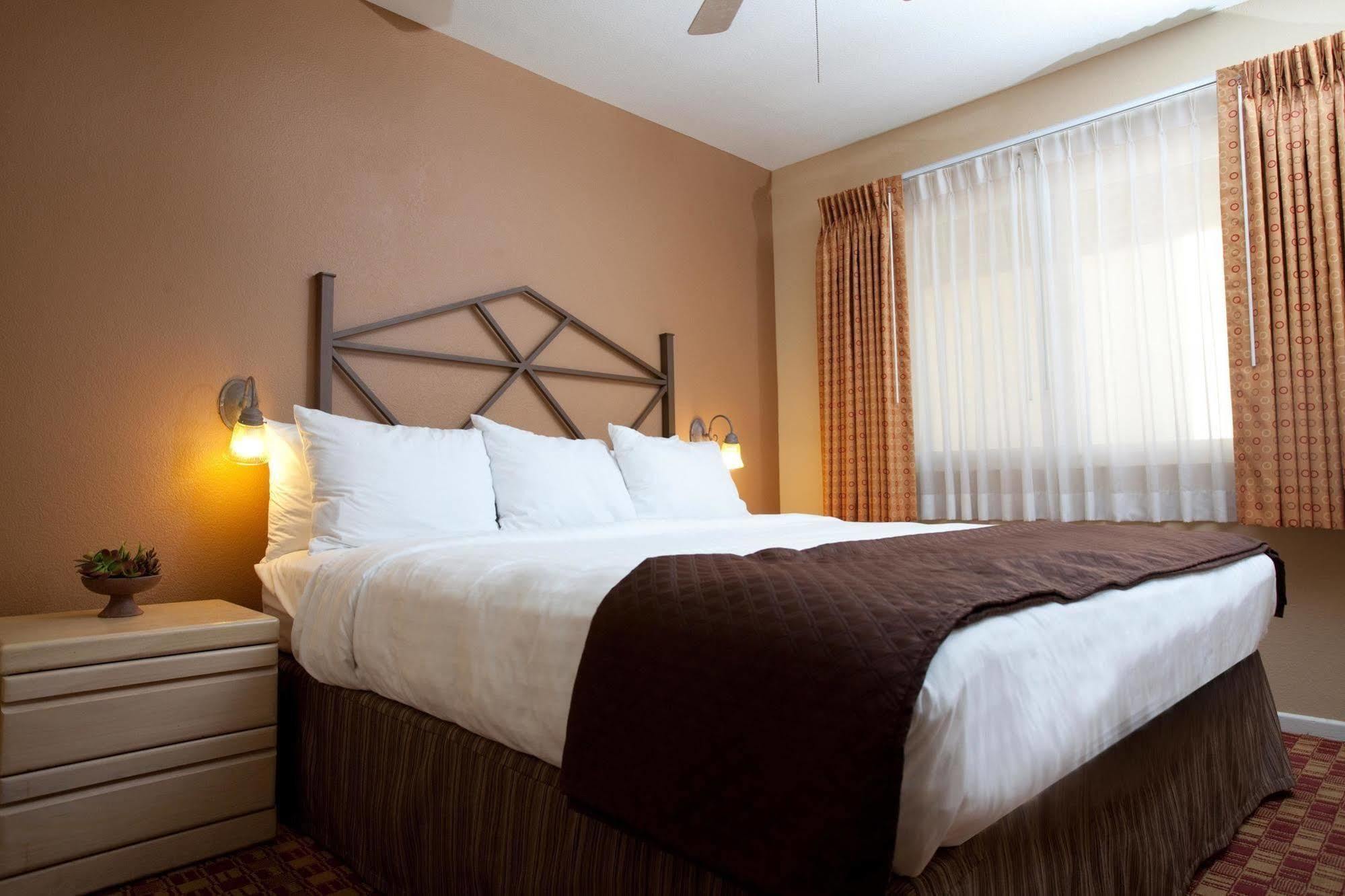 Red Lion Inn & Suites Cathedral City Palm Springs Екстериор снимка