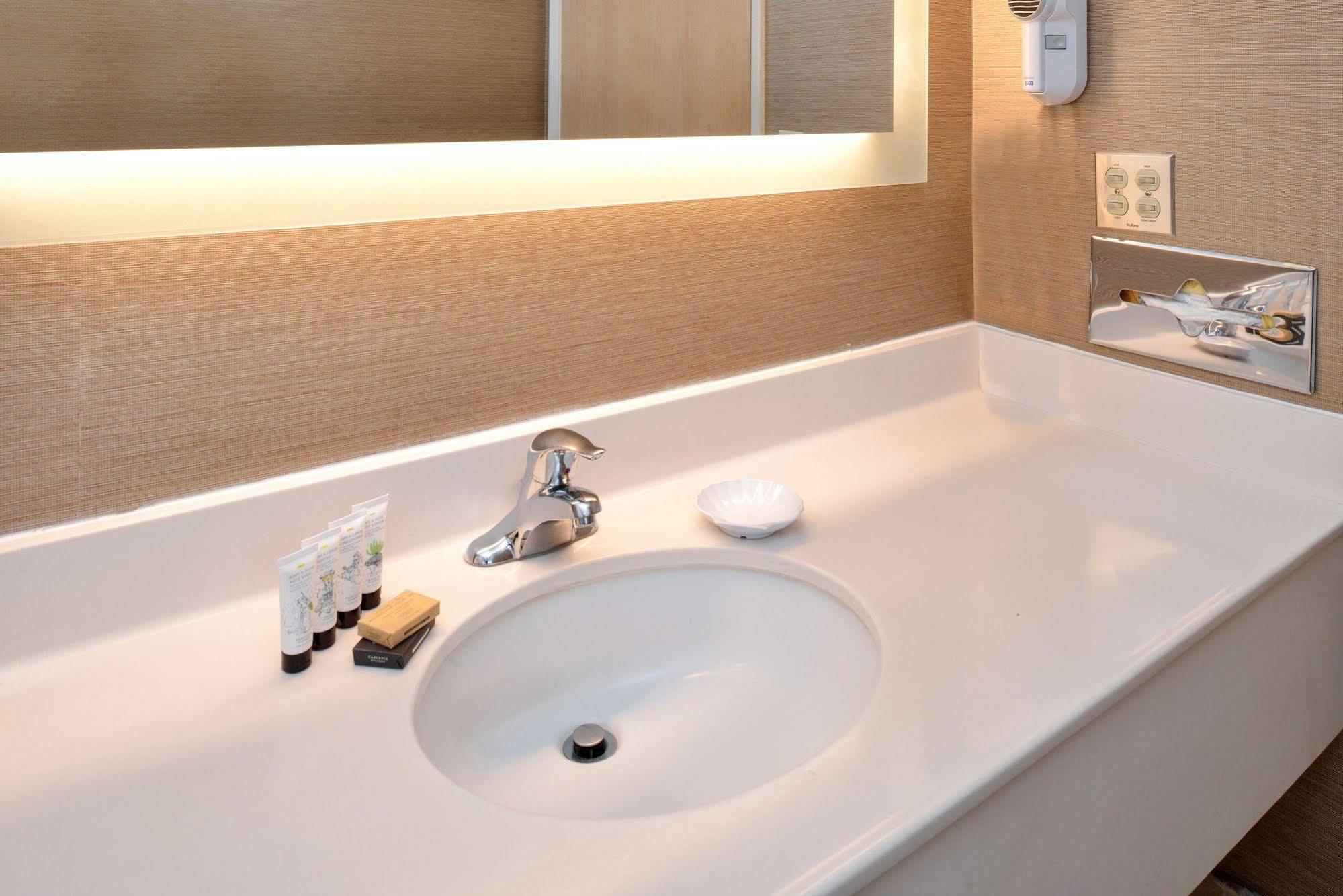 Red Lion Inn & Suites Cathedral City Palm Springs Екстериор снимка