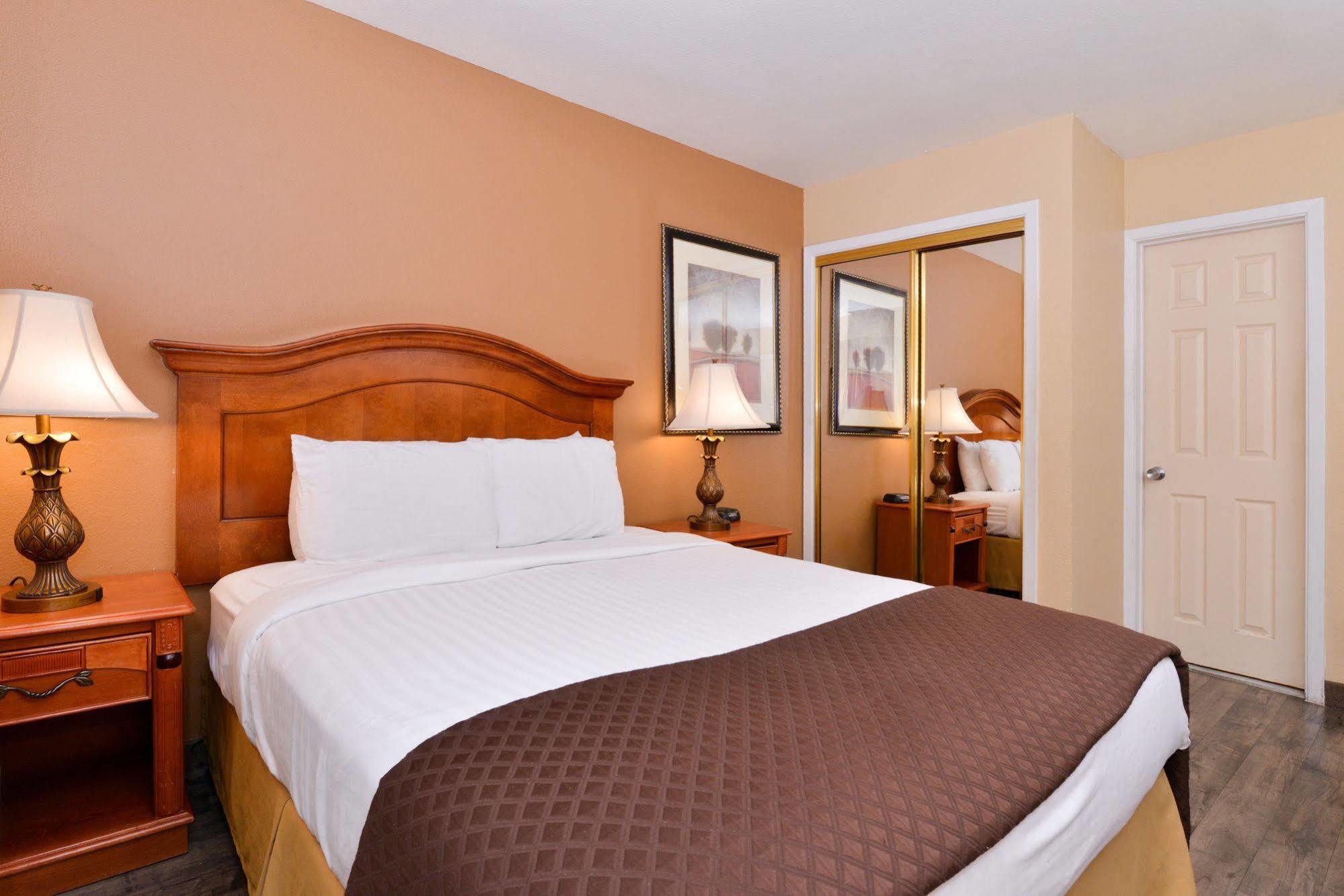 Red Lion Inn & Suites Cathedral City Palm Springs Екстериор снимка
