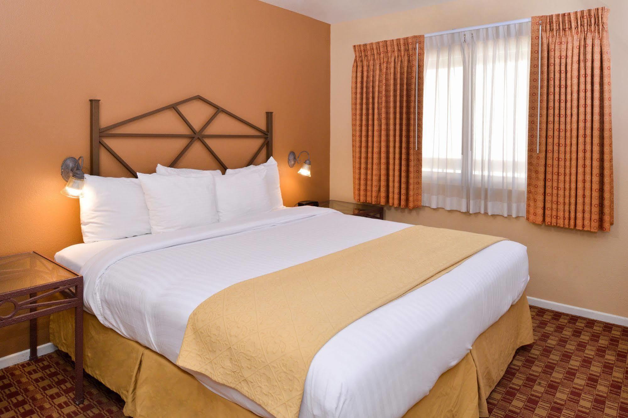 Red Lion Inn & Suites Cathedral City Palm Springs Екстериор снимка