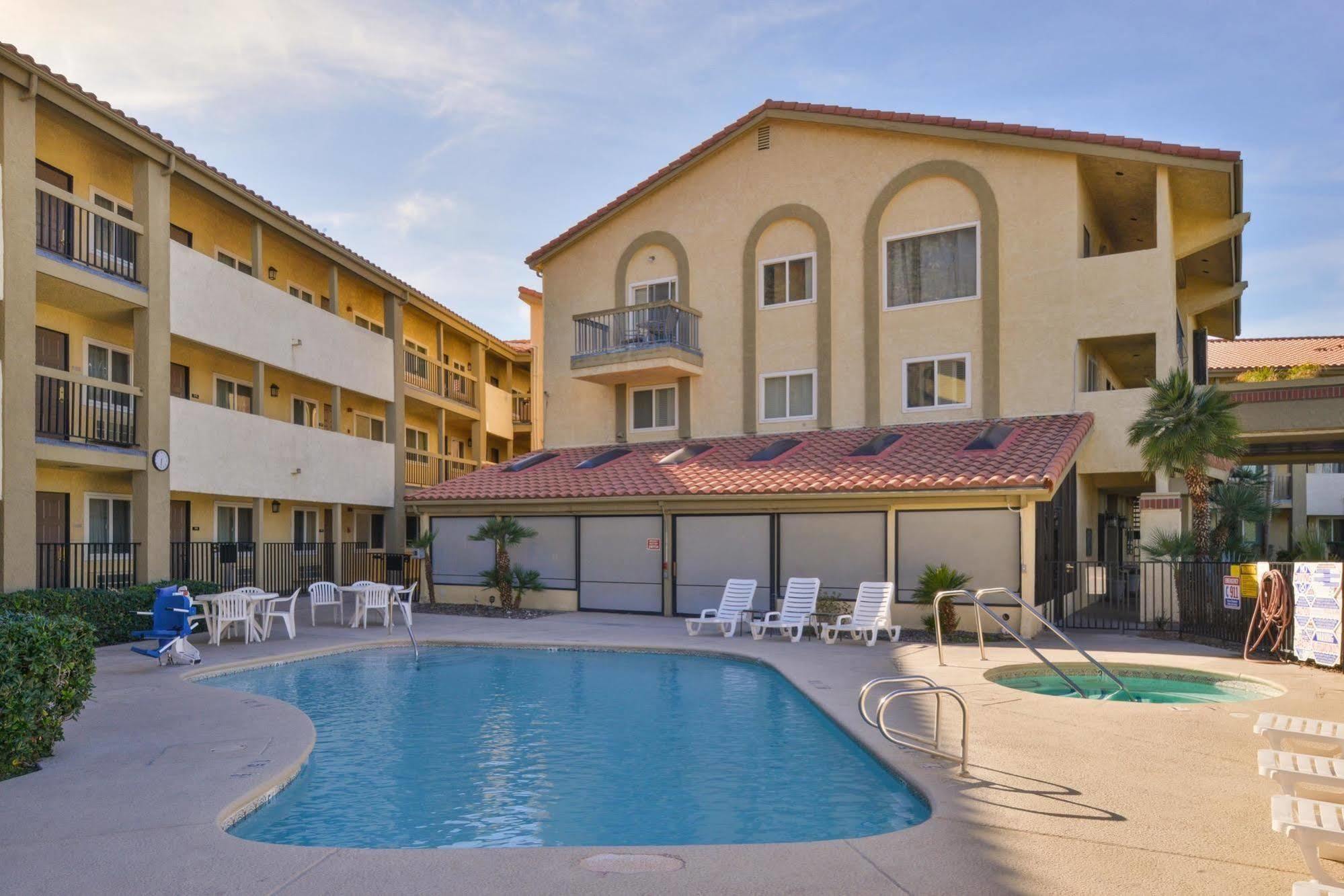 Red Lion Inn & Suites Cathedral City Palm Springs Екстериор снимка
